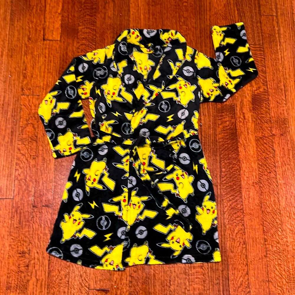 Pikachu robe